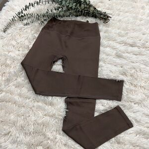 Alo Yoga Seamless High-Waist Ribbed Legging - Hot Cocoa color M